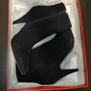 Carlos Santana Mandarin Black Ankle Boots, size 7M